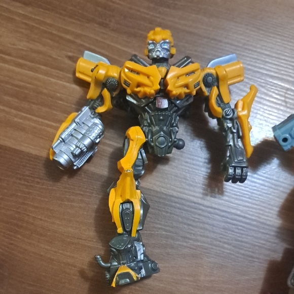 Transfromers- Each Missing Leg - Picture 2 of 3